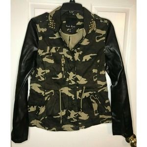 Last Kiss Size Medium‎ Camoflauge Jacket